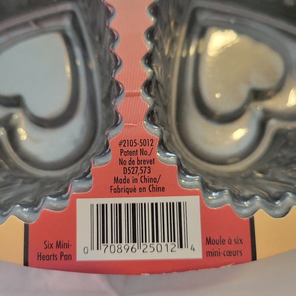 Wilton Dimensions 6 Mini Heart Cake Pan Bakeware Cast Heavy Aluminum- SET OF 2 - Picture 3 of 13